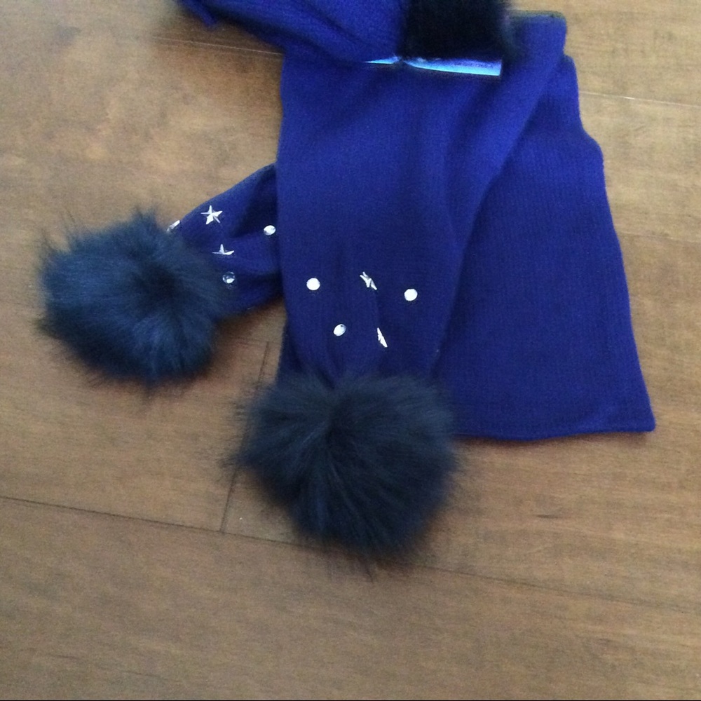 ♨️SOLD♨️Beautiful Faux Fur PomPom Lined HatScarf - Picture 4 of 6